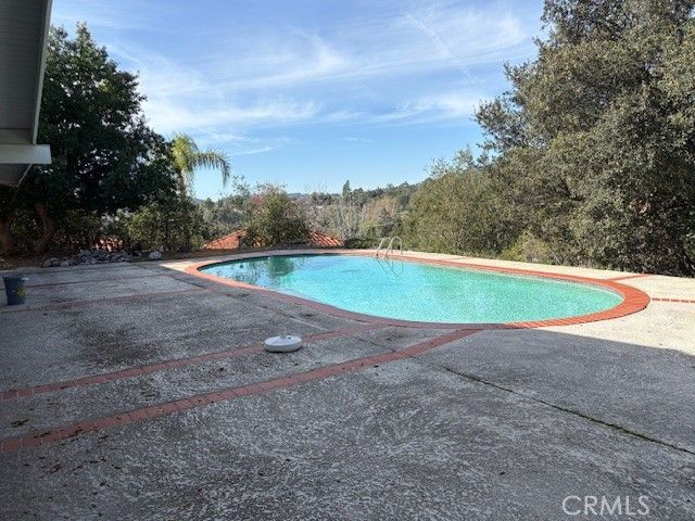 2124 Patagonia Drive, La Canada Flintridge, CA 91011