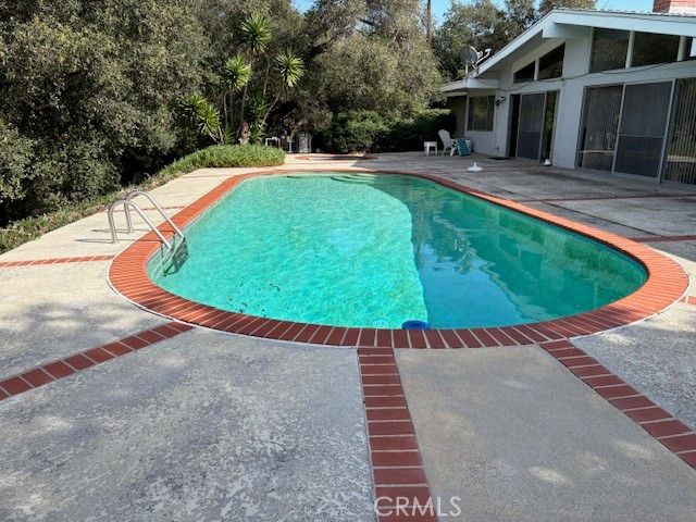 2124 Patagonia Drive, La Canada Flintridge, CA 91011