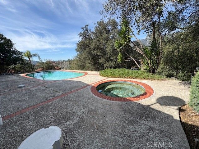 2124 Patagonia Drive, La Canada Flintridge, CA 91011