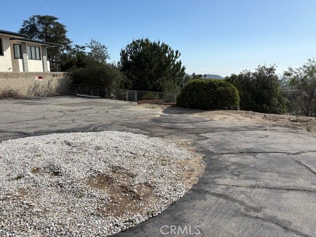 2124 Patagonia Drive, La Canada Flintridge, CA 91011