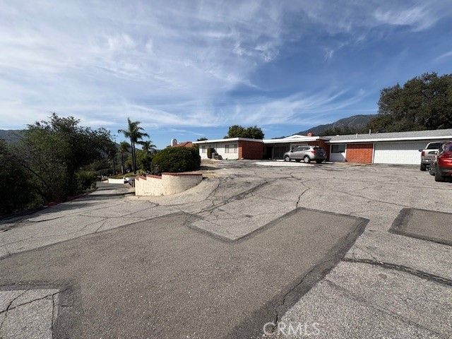 2124 Patagonia Drive, La Canada Flintridge, CA 91011