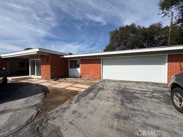 2124 Patagonia Drive, La Canada Flintridge, CA 91011