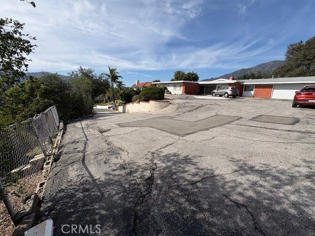 2124 Patagonia Drive, La Canada Flintridge, CA 91011