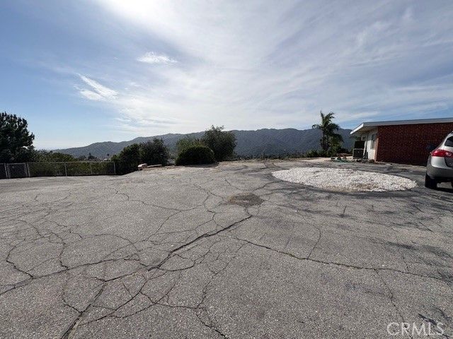 2124 Patagonia Drive, La Canada Flintridge, CA 91011