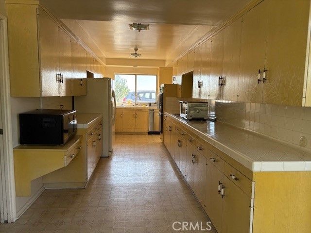 2124 Patagonia Drive, La Canada Flintridge, CA 91011