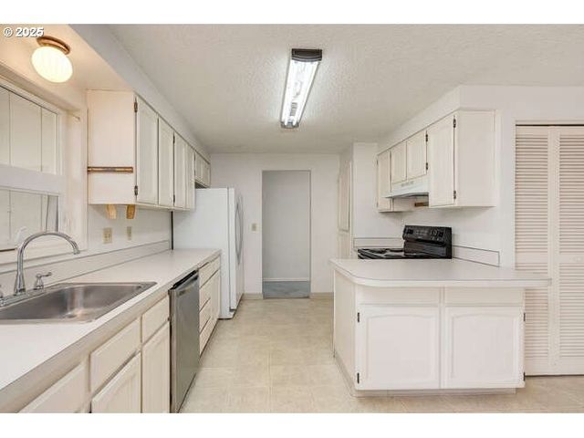 575 COLLINS CREST, Gladstone, OR 97027