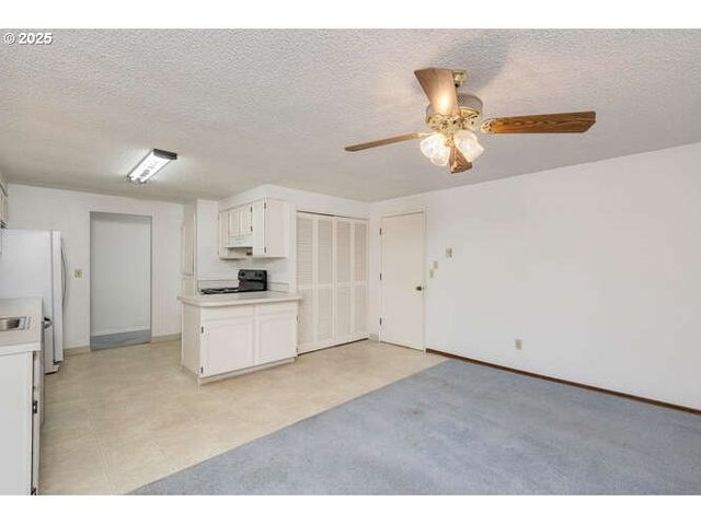 575 COLLINS CREST, Gladstone, OR 97027