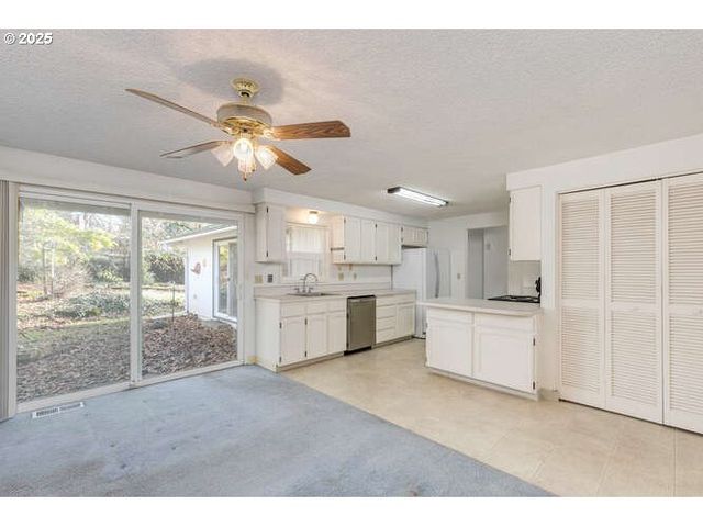 575 COLLINS CREST, Gladstone, OR 97027