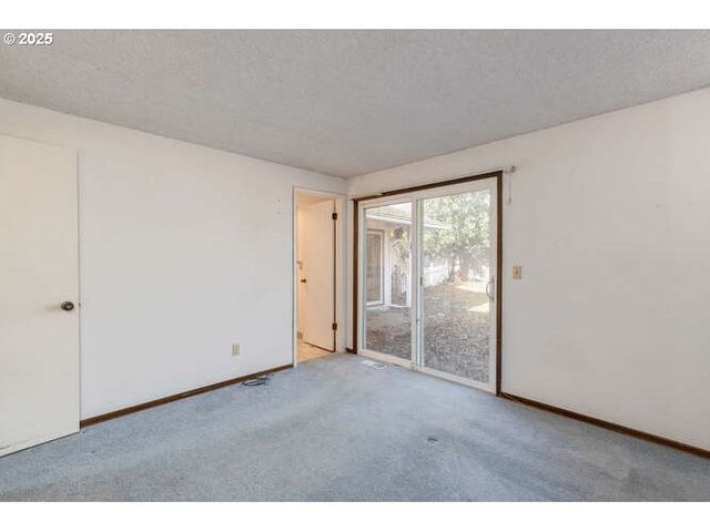 575 COLLINS CREST, Gladstone, OR 97027