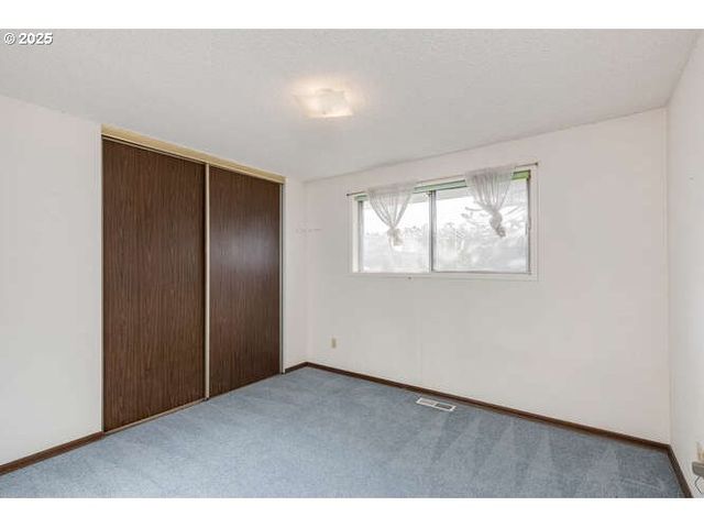 575 COLLINS CREST, Gladstone, OR 97027