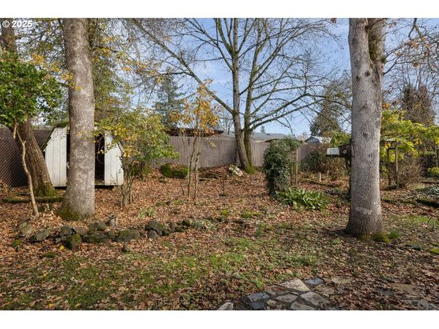 575 COLLINS CREST, Gladstone, OR 97027