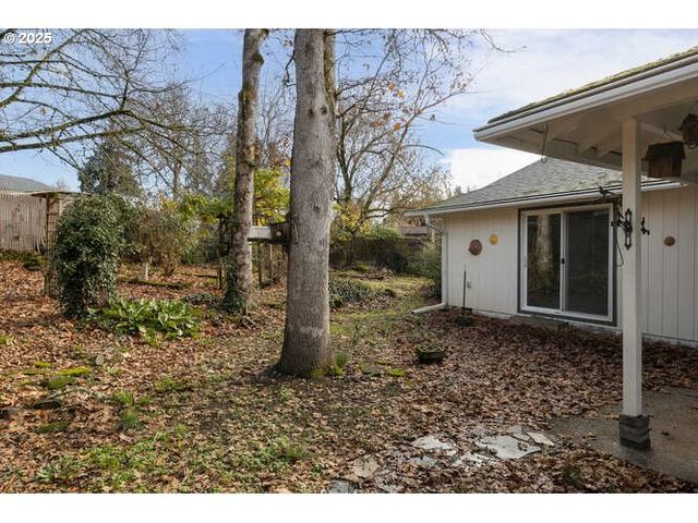 575 COLLINS CREST, Gladstone, OR 97027