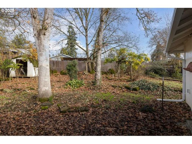 575 COLLINS CREST, Gladstone, OR 97027