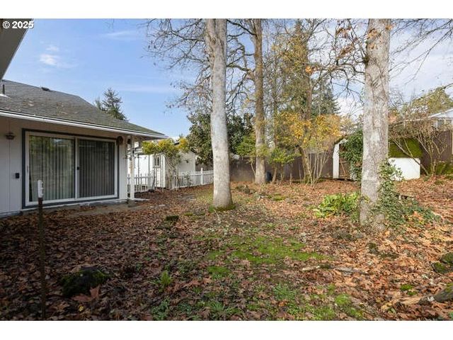 575 COLLINS CREST, Gladstone, OR 97027