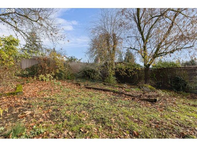 575 COLLINS CREST, Gladstone, OR 97027