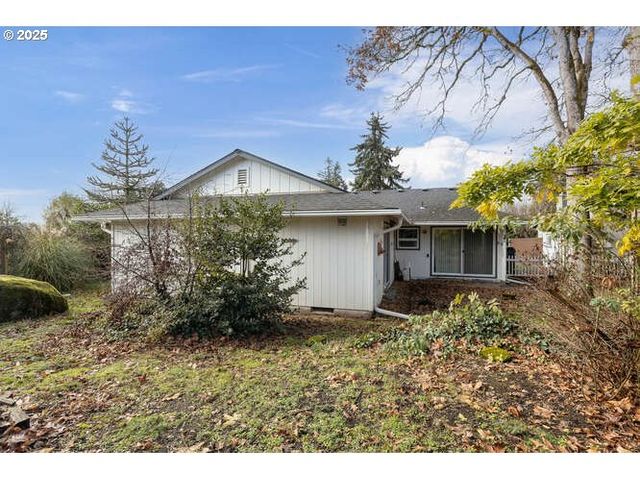 575 COLLINS CREST, Gladstone, OR 97027