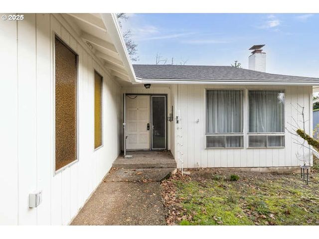 575 COLLINS CREST, Gladstone, OR 97027