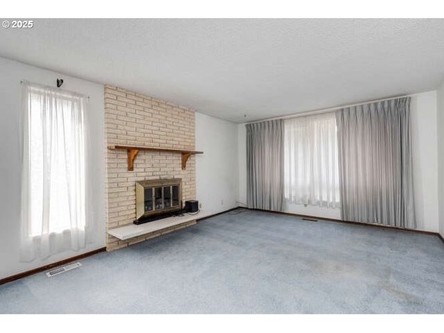 575 COLLINS CREST, Gladstone, OR 97027