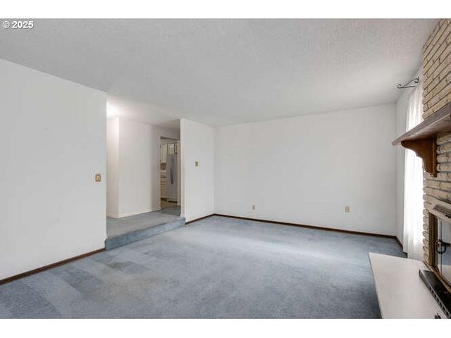 575 COLLINS CREST, Gladstone, OR 97027