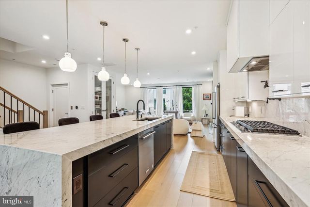 7585 SAWYER FARM WAY #904, Mclean, VA 22102