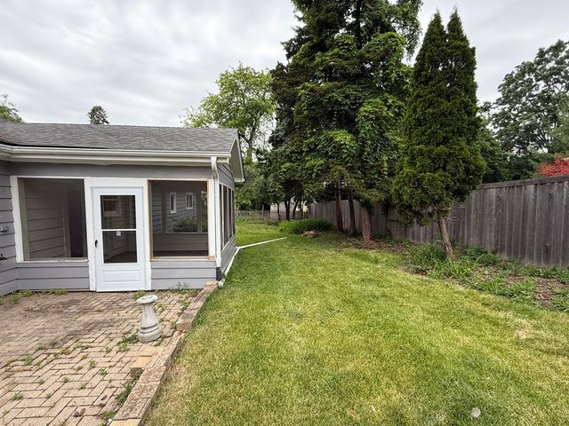117 E Elm Street, Wheaton, IL 60189