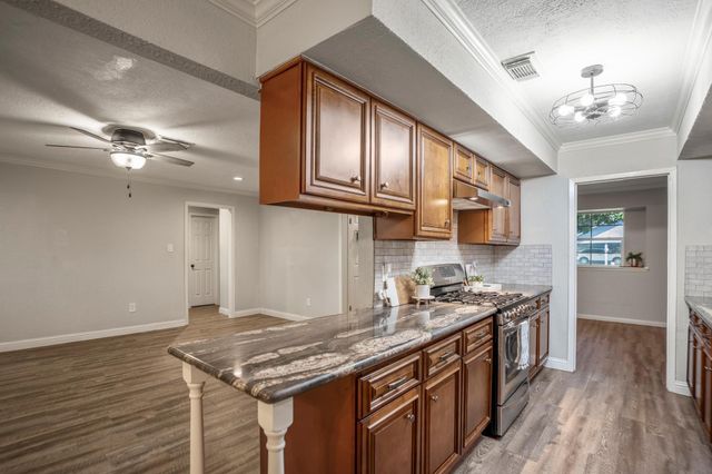 2411 Orange Street, Waller, TX 77484