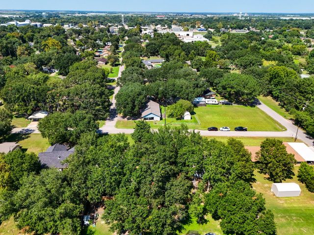 2411 Orange Street, Waller, TX 77484