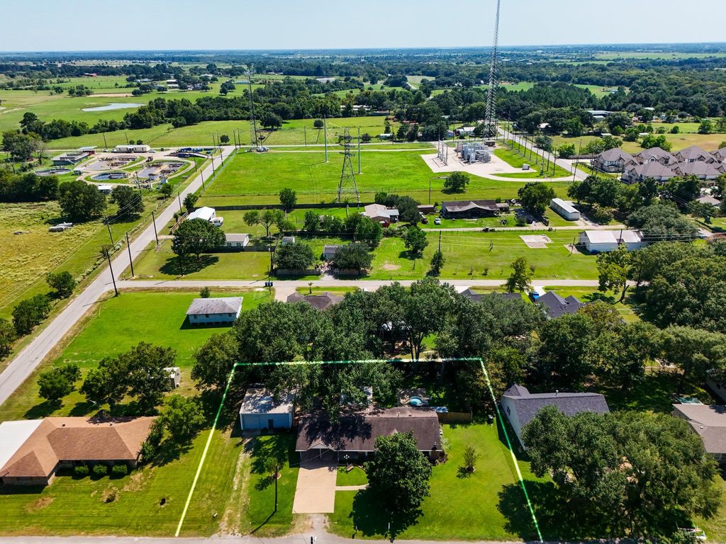 2411 Orange Street, Waller, TX 77484