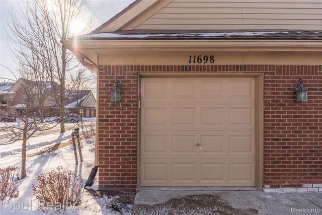 11698 Farmington Road, Livonia, MI 48150