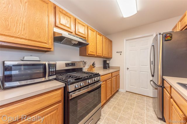 11698 Farmington Road, Livonia, MI 48150