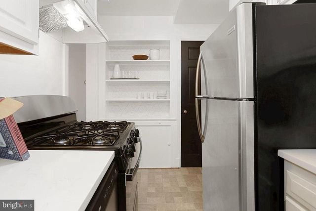 1033 N MONROE ST, Arlington, VA 22201