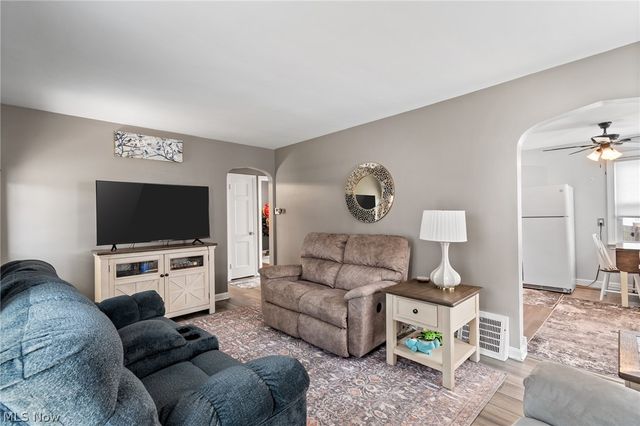 2557 9th Street, Cuyahoga Falls, OH 44221