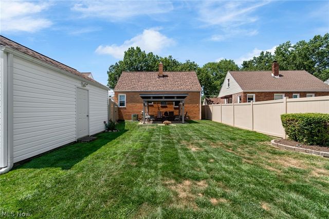 2557 9th Street, Cuyahoga Falls, OH 44221