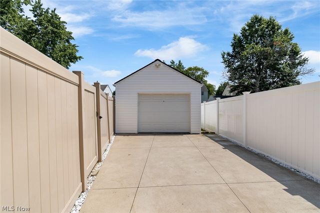 2557 9th Street, Cuyahoga Falls, OH 44221