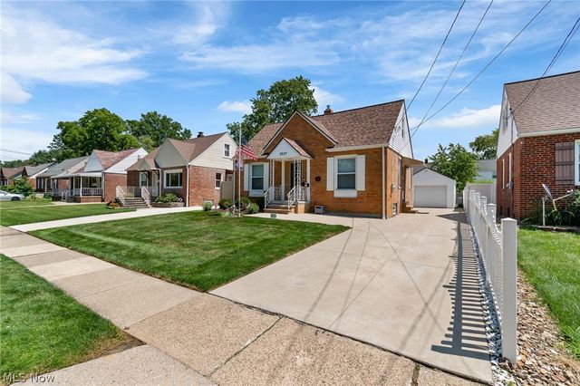 2557 9th Street, Cuyahoga Falls, OH 44221