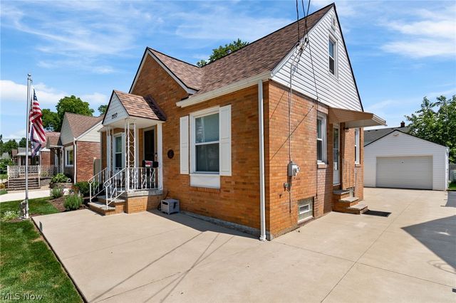 2557 9th Street, Cuyahoga Falls, OH 44221