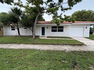110 NE 17th Ct, Pompano Beach, FL 33060