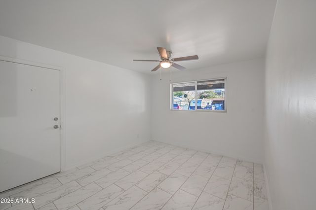 2048 W CLAREMONT Street, Phoenix, AZ 85015