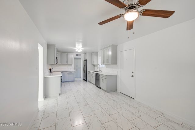 2048 W CLAREMONT Street, Phoenix, AZ 85015