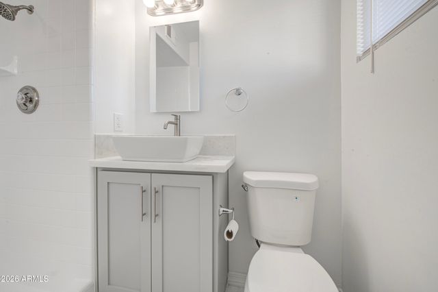 2048 W CLAREMONT Street, Phoenix, AZ 85015