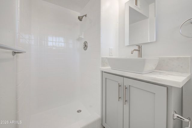 2048 W CLAREMONT Street, Phoenix, AZ 85015