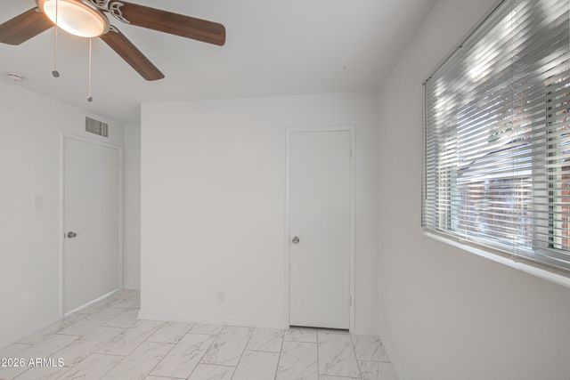 2048 W CLAREMONT Street, Phoenix, AZ 85015