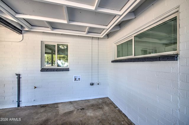 2048 W CLAREMONT Street, Phoenix, AZ 85015