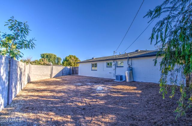 2048 W CLAREMONT Street, Phoenix, AZ 85015