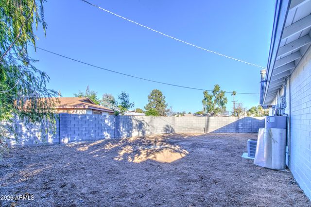 2048 W CLAREMONT Street, Phoenix, AZ 85015