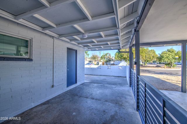 2048 W CLAREMONT Street, Phoenix, AZ 85015