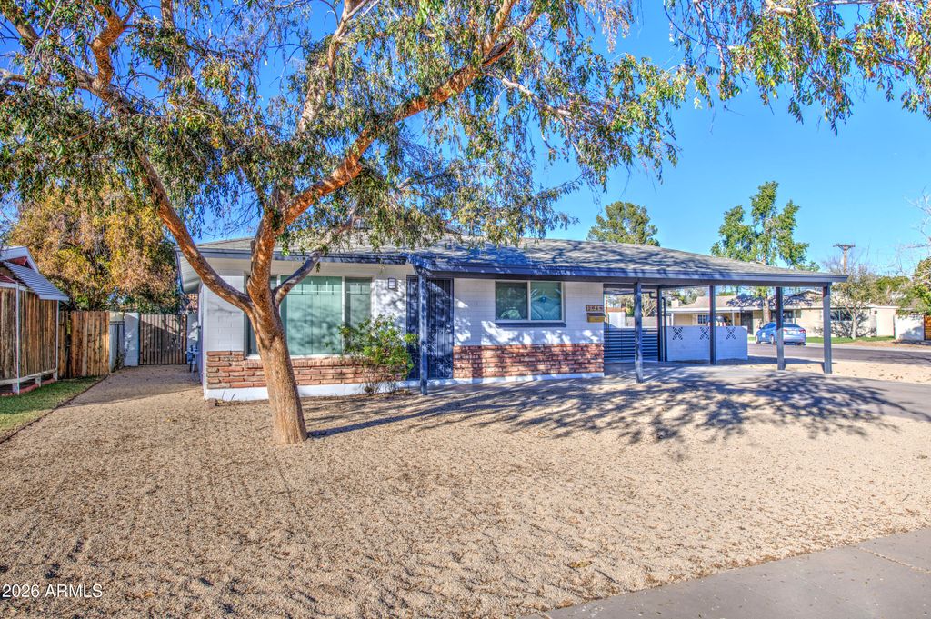 2048 W CLAREMONT Street, Phoenix, AZ 85015