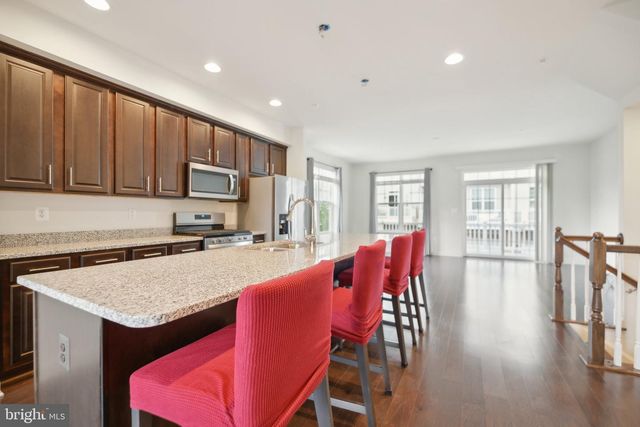 7201 WOOD POND CIRCLE, Lanham, MD 20706