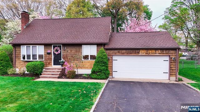 34 Cameron Avenue, Pequannock Township, NJ 07444