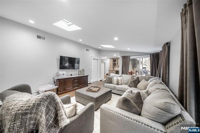 34 Cameron Avenue, Pequannock Township, NJ 07444